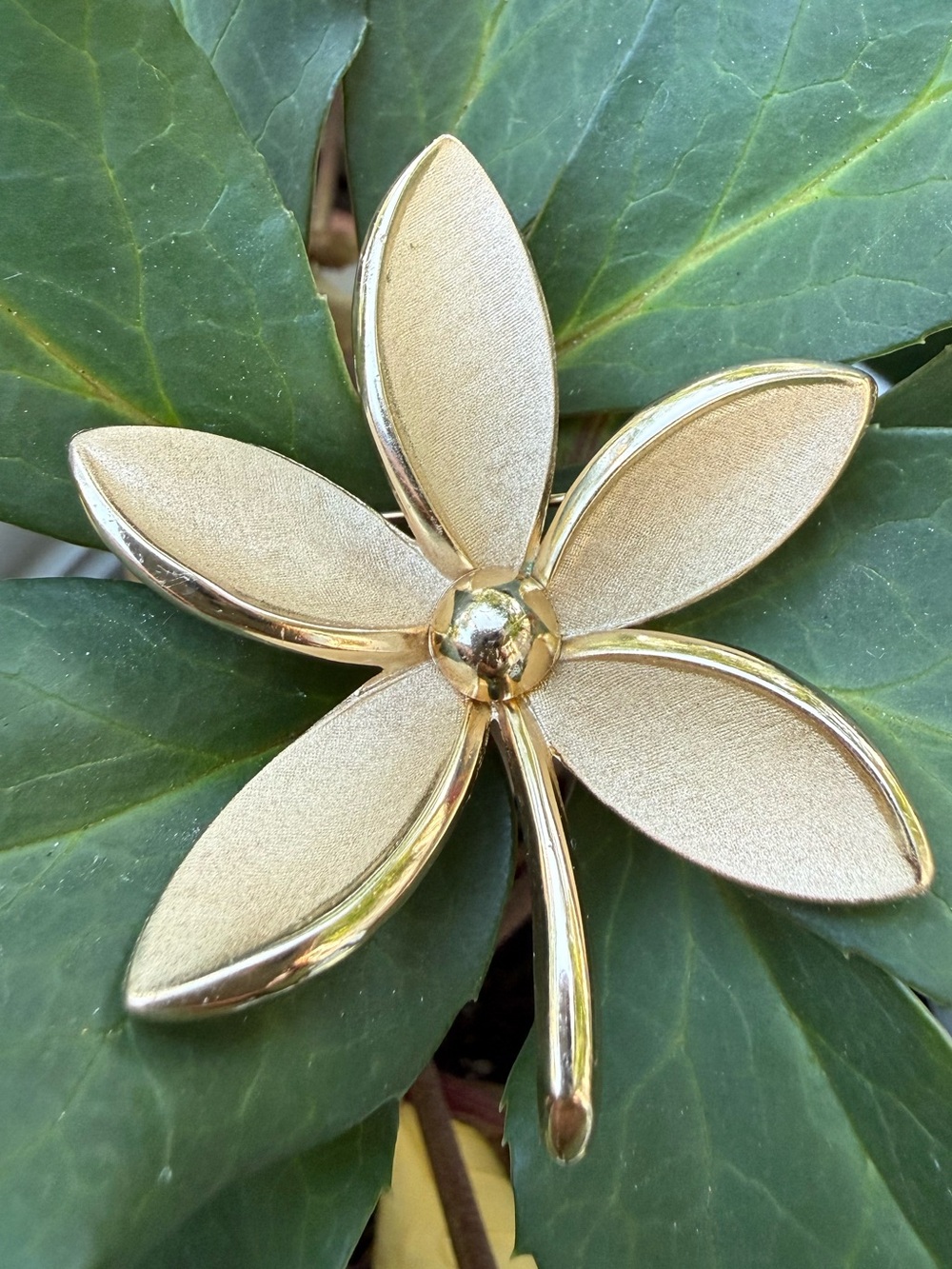 Vintage Signed TRIFARI CROWN Goldtone Textured FLOWER Pin Brooch
